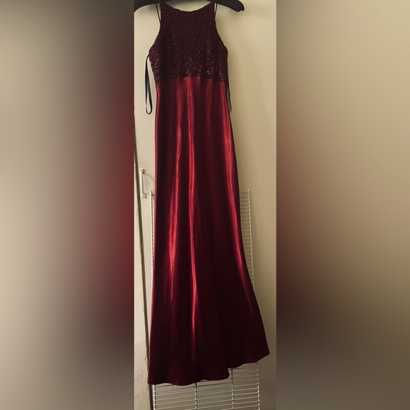 Blondie&Me Evening Wine Satin Dress By Linda Bernell Backless&Sleeveless - Picture 13 of 13